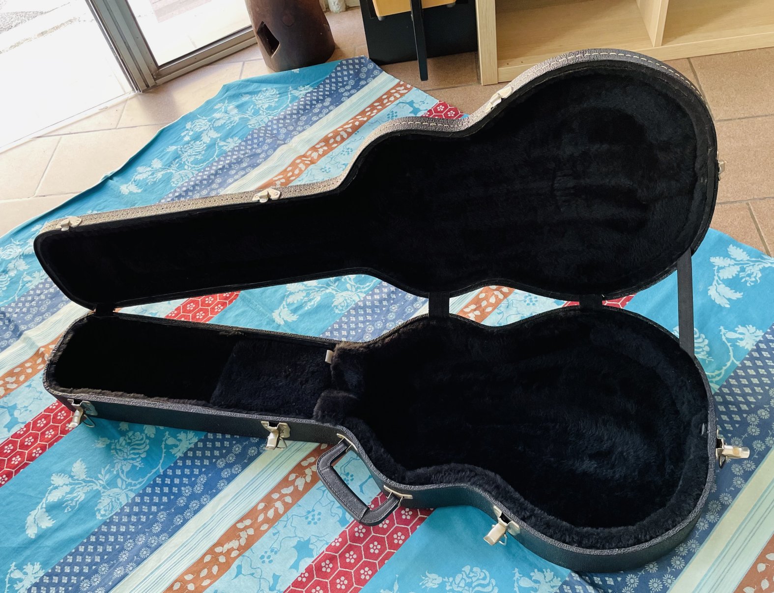 Etui guitare format Les Paul Junior Datt Cases (Vancouver, Canada)