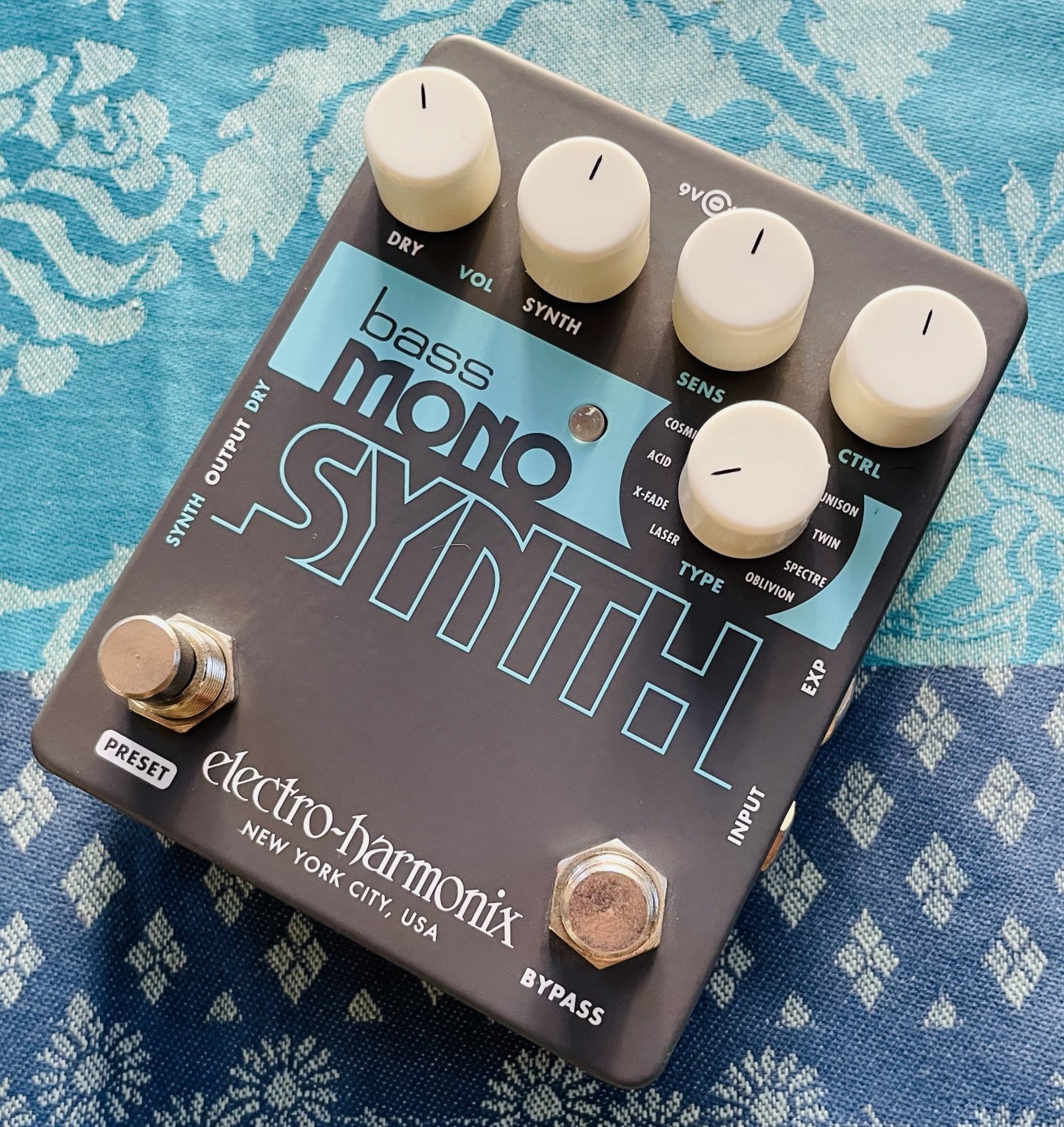 Pédale Electro-Harmonix Bass Mono Synth n°201810240425, alim et boite d’origine
