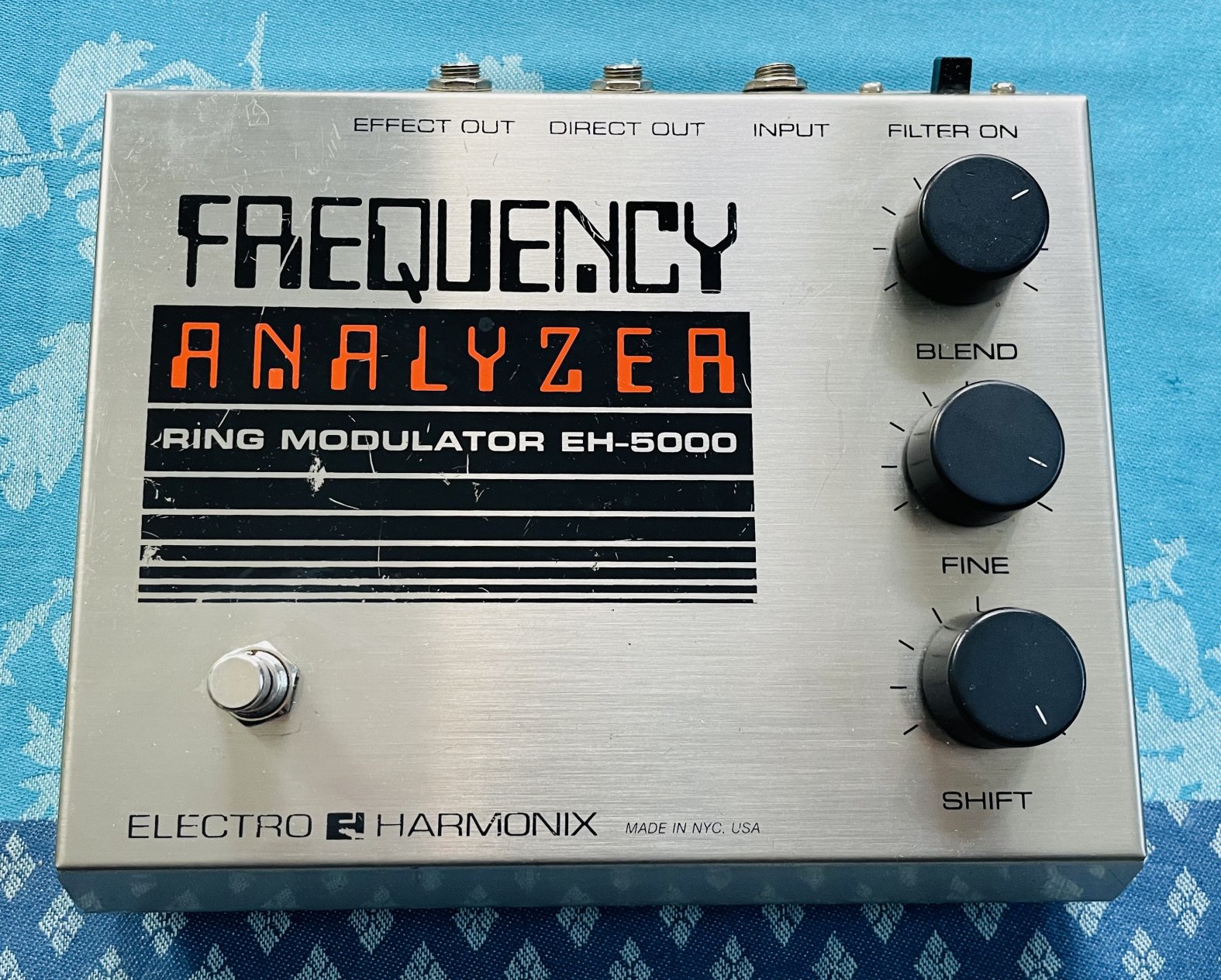 Pédale ring modulator Electro-Harmonix Frequency Analyzer EH5000 MKII silver (reissue 2001/2007), alim EH