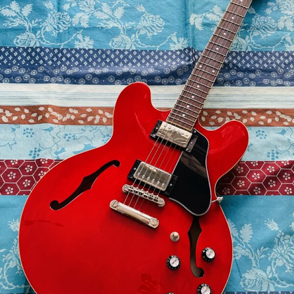 Guitare électrique Epiphone ES-335 IG Cherry n°23051511048, housse Tobago