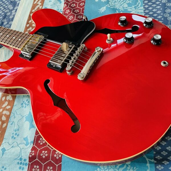Guitare électrique Epiphone ES-335 IG Cherry n°23051511048, housse Tobago – Image 3