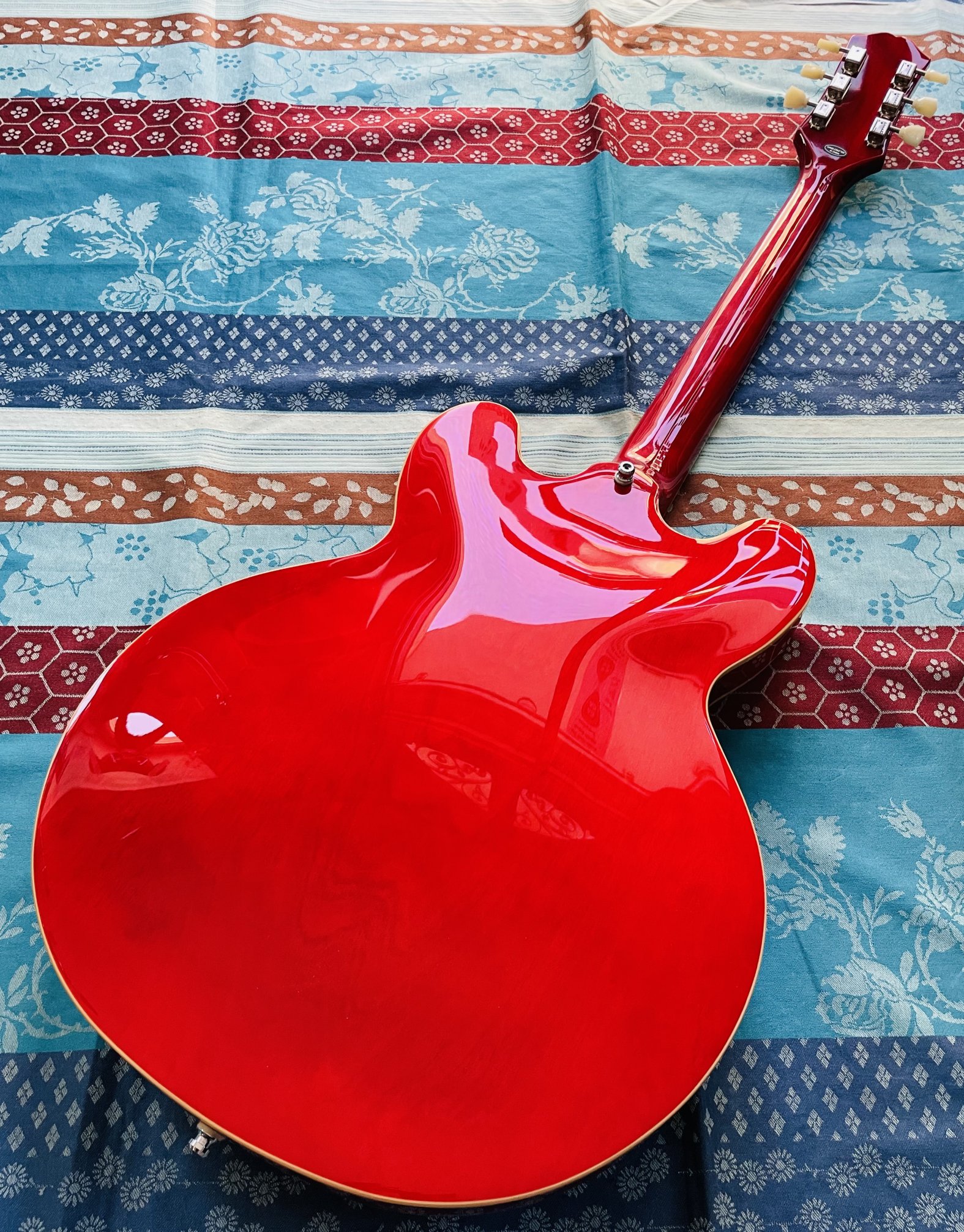 Guitare électrique Epiphone ES-335 IG Cherry n°23051511048, housse Tobago – Image 7
