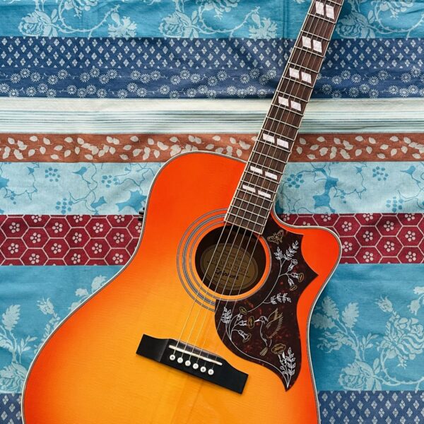 Guitare électro-acoustique Epiphone Hummingbird Performer Cutaway Pro/FC sunburst n°16122302381 (2016)