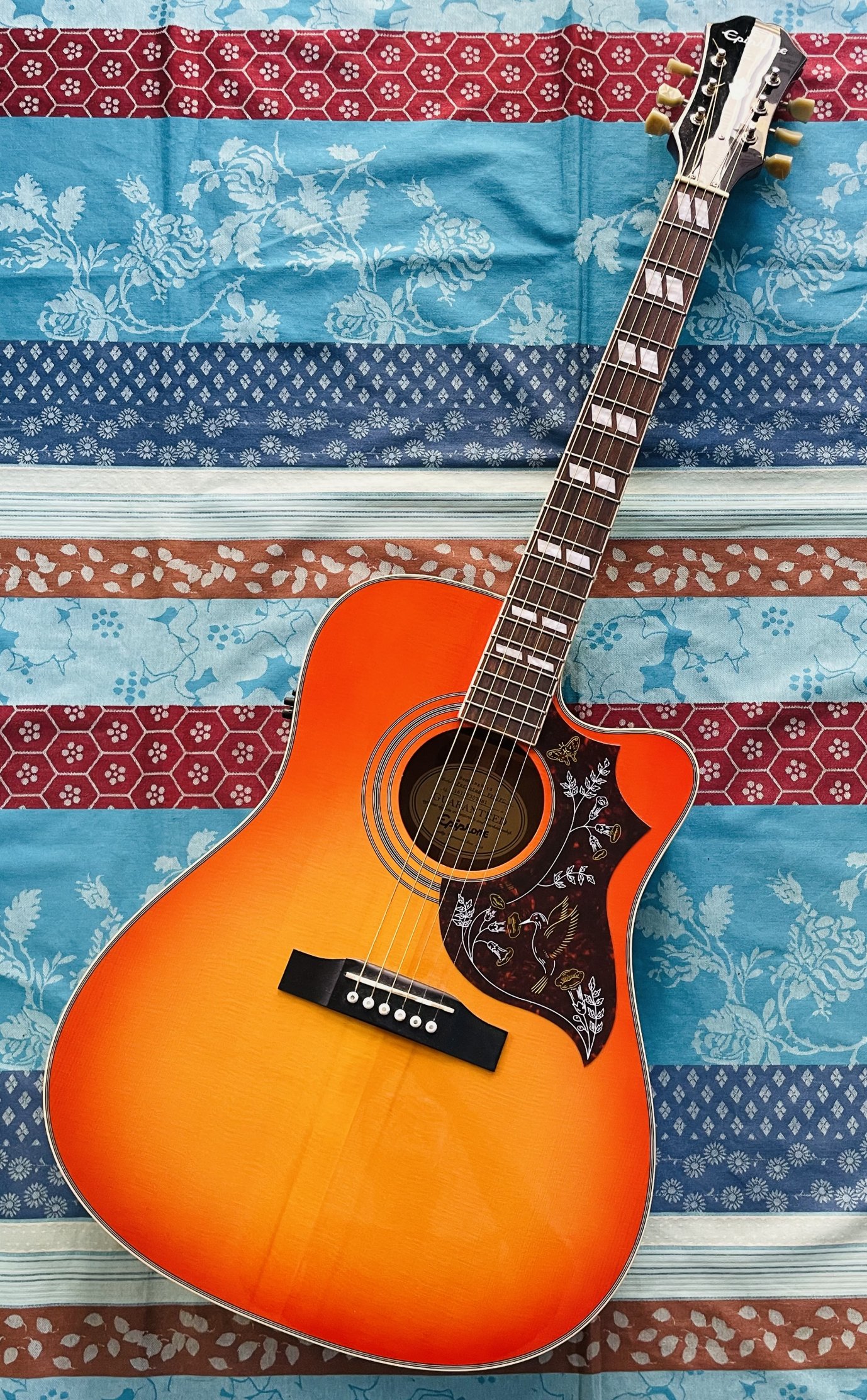 Guitare électro-acoustique Epiphone Hummingbird Performer Cutaway Pro/FC sunburst n°16122302381 (2016)