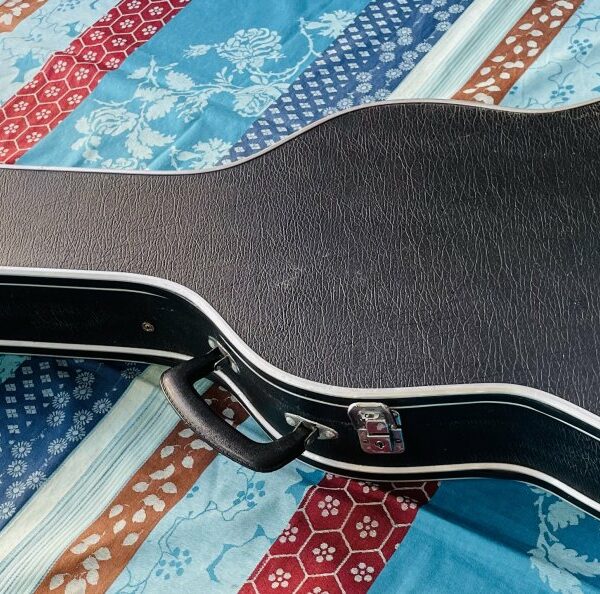 Alternative view of Etui guitare vintage (Japan)