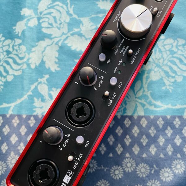 Carte son Focusrite Scarlett 2i4 n°V226217040581 (2016)