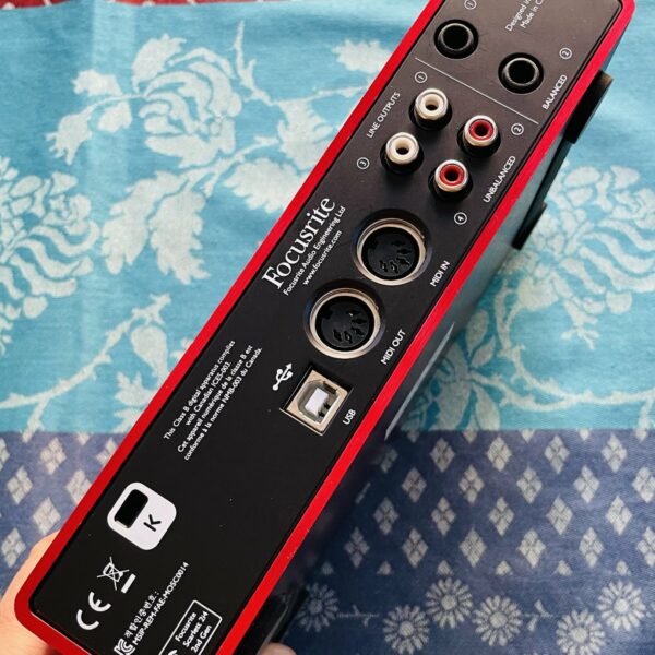Alternative view of Carte son Focusrite Scarlett 2i4 n°V226217040581 (2016)
