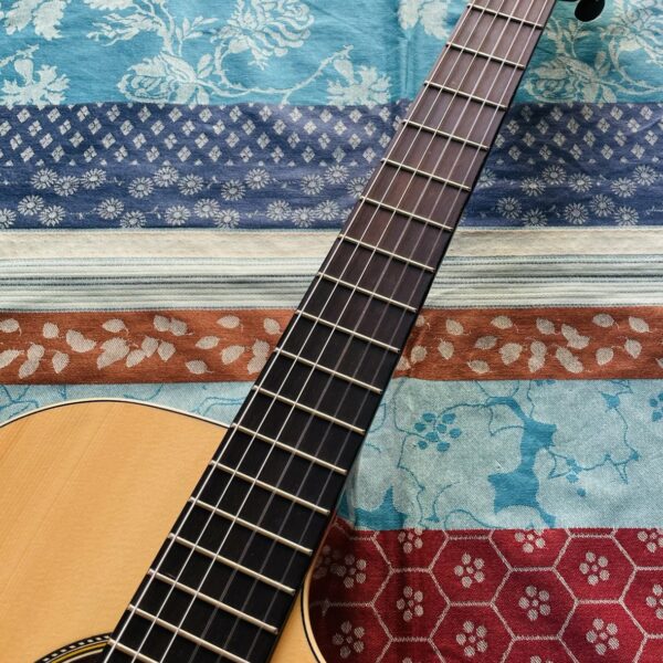 Guitare électro-classique Kremona Performer F65CW SB Natural n°25007.14.07, belle housse Boston, pickguard ajouté – Image 3