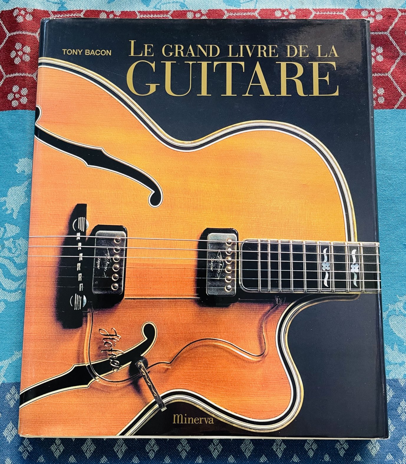 Livre Le Grand livre de la guitare, Tony Bacon, Minerva