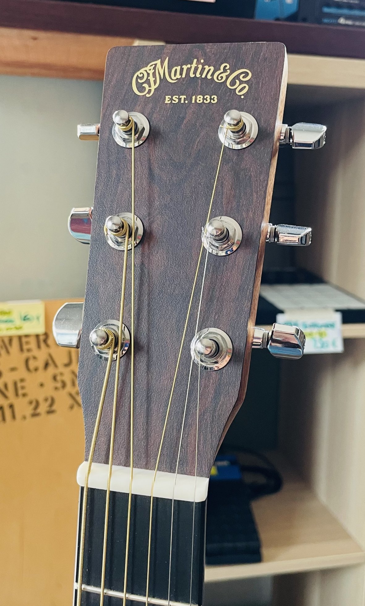 Guitare électro-acoustique Martin Road Series 000.10E n°2910347 (USA), housse Martin, plaque bois QRcode Martin, jeux de cordes Ernie Ball Earthwood 11/52. – Image 10
