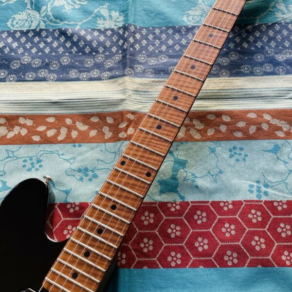 Guitare électrique Musicman Valentine Black n°G82098, étui Musicman – Image 4