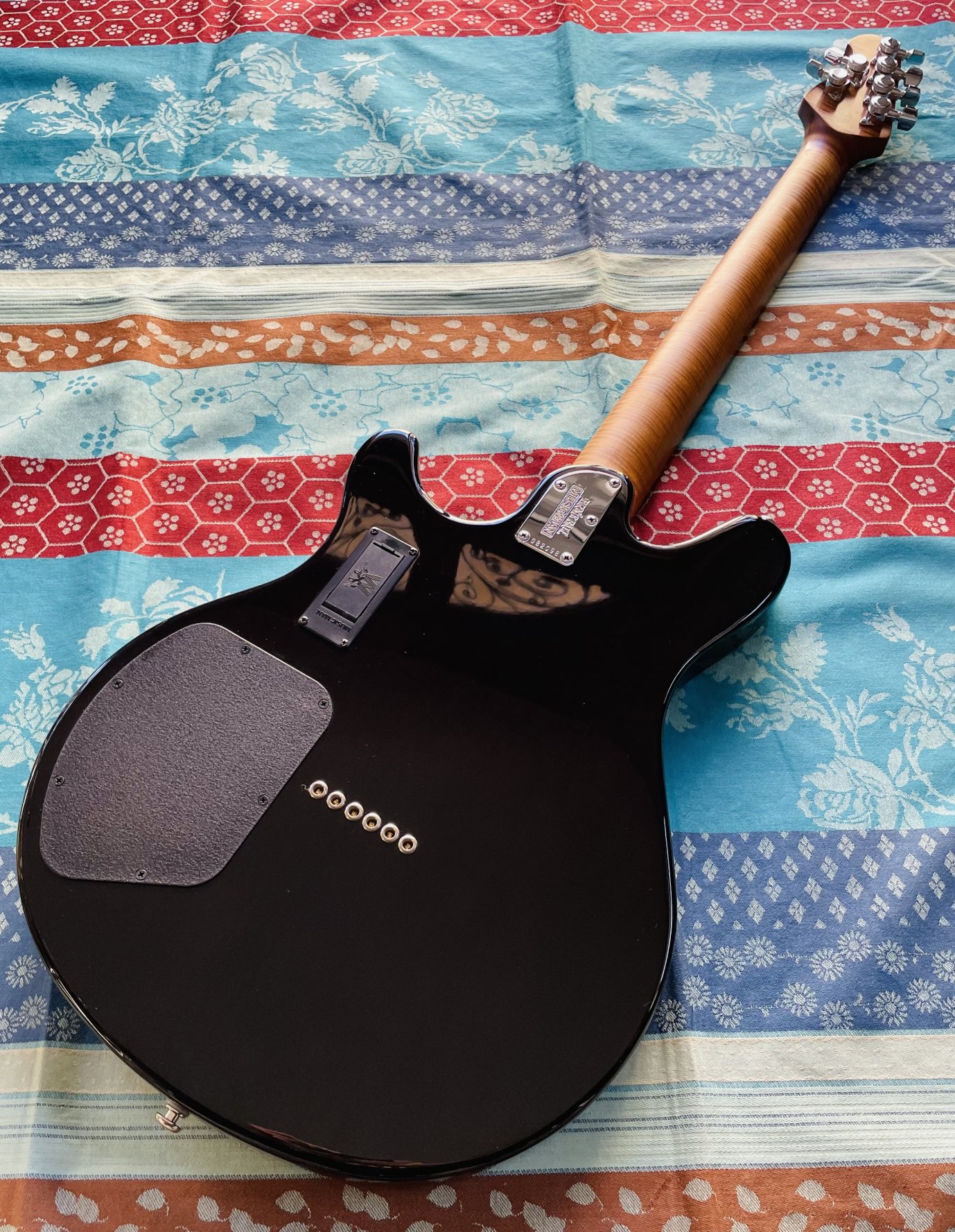 Guitare électrique Musicman Valentine Black n°G82098, étui Musicman – Image 8