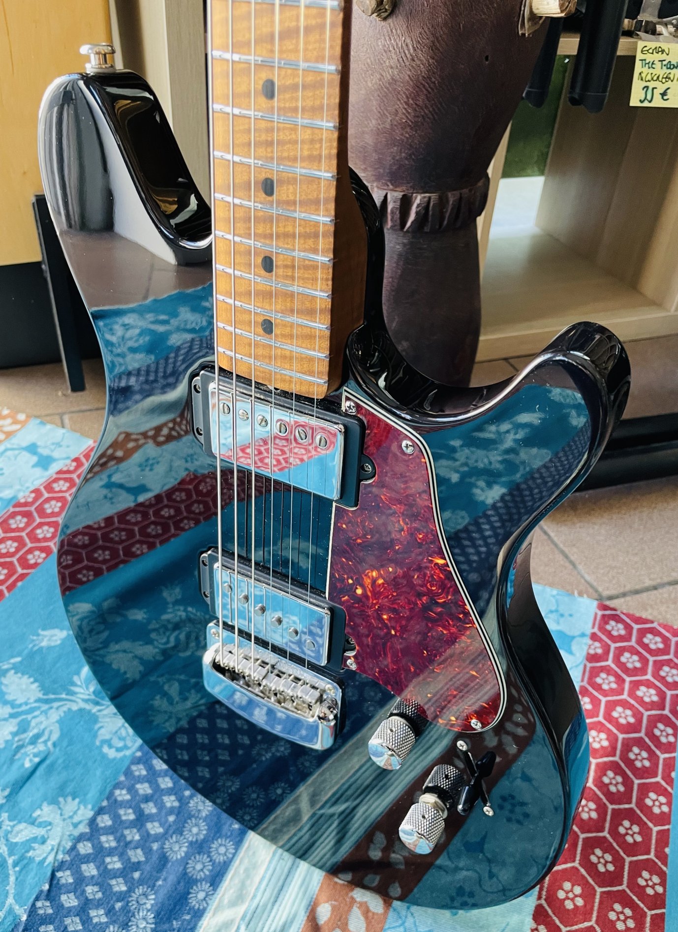 Guitare électrique Musicman Valentine Black n°G82098, étui Musicman – Image 12
