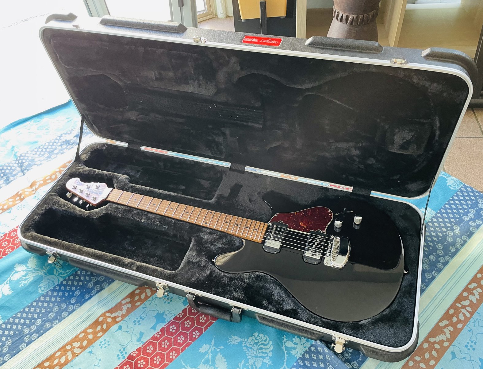 Guitare électrique Musicman Valentine Black n°G82098, étui Musicman – Image 13