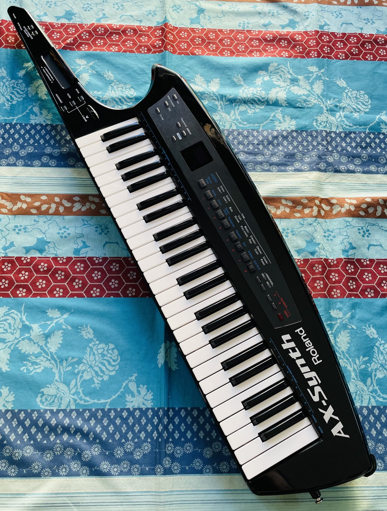 Clavier synthé portable Roland AX-Synth n°Z1D4407, sangle Roland, alim