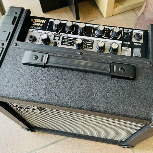 Ampli guitare électrique acoustique Roland Cube 30-X n°DW73815, housse Roland Blues Cube – Image 5