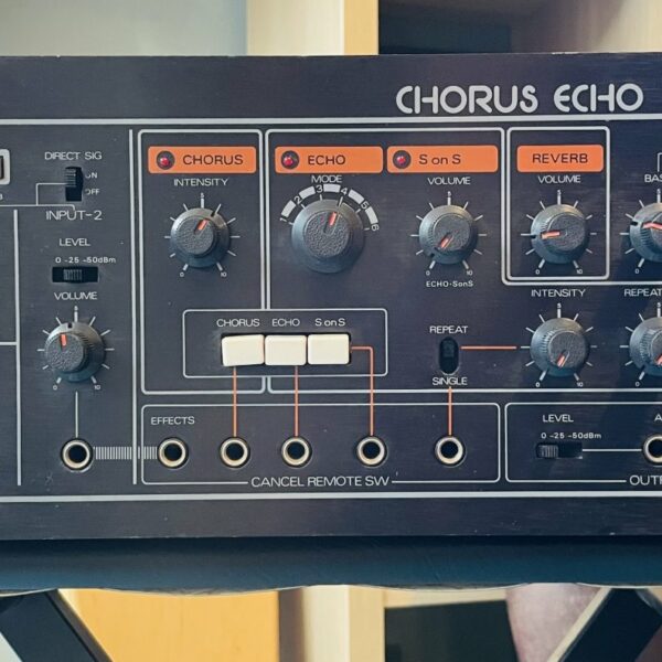 Rack effets vintage Chorus-Echo Roland SRE-555 n°193222 (Japan), meuble rack tiroir en métal