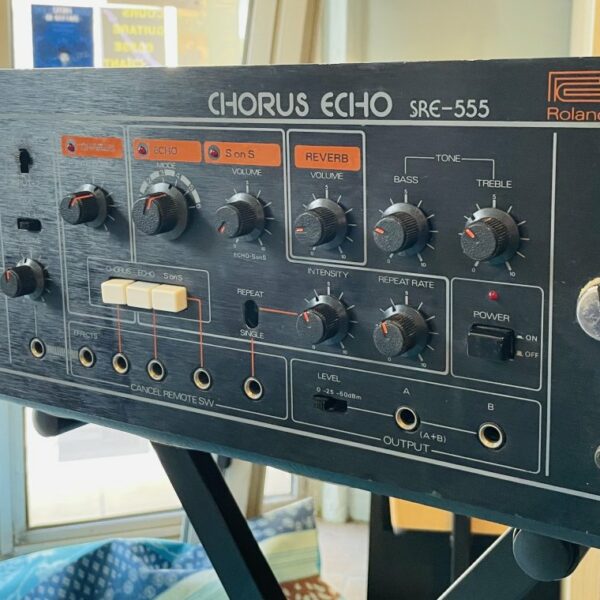 Rack effets vintage Chorus-Echo Roland SRE-555 n°193222 (Japan), meuble rack tiroir en métal – Image 2