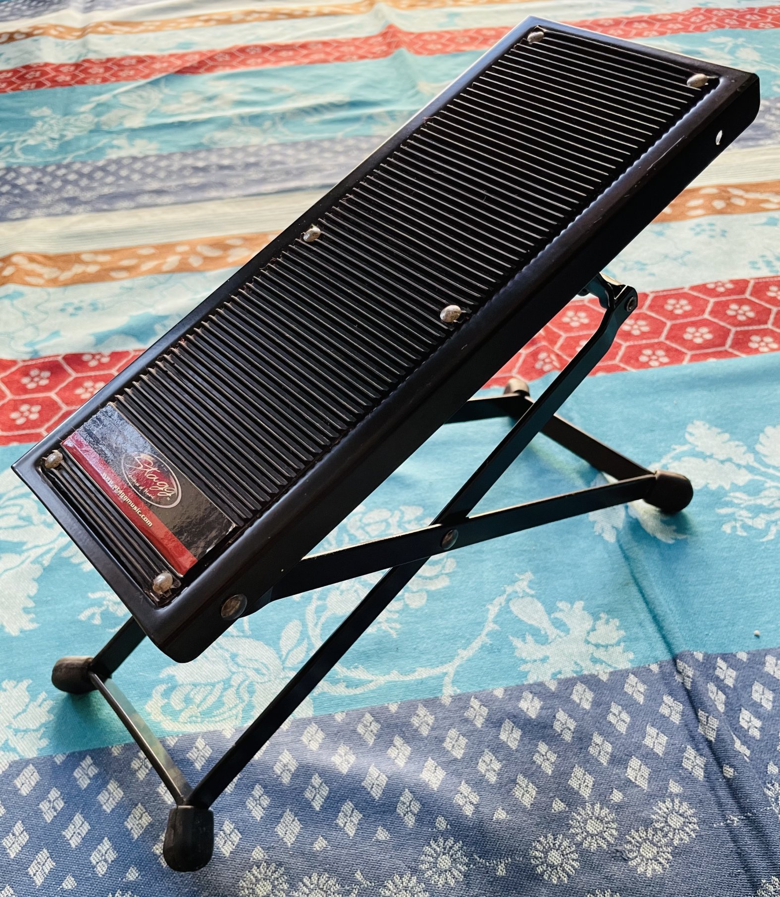 Repose pied Stagg pour guitare classique acoustique et électrique