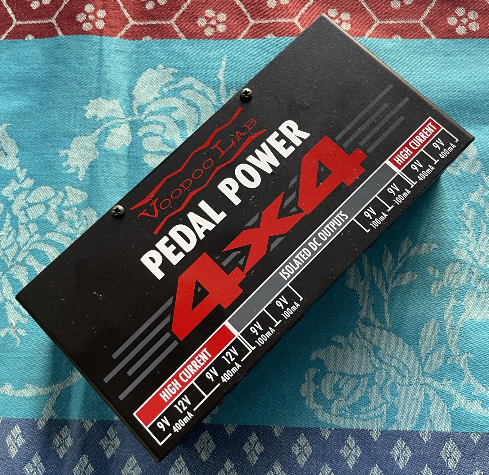 Boitier multivoltage Voodoolab PedalPower 4X4 n°12906 (USA), câble alim, sans câbles pédales