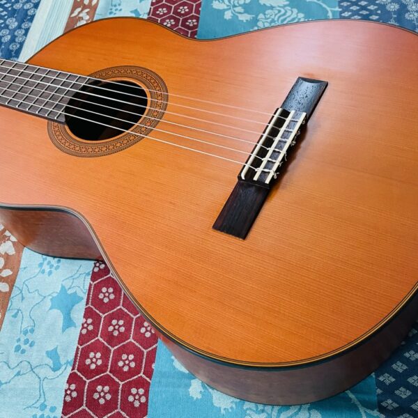 Alternative view of Guitare classique Yamaha CG122MC n°HJP061007, housse Gewa, méthode je deviens guitariste, livret d’accords.