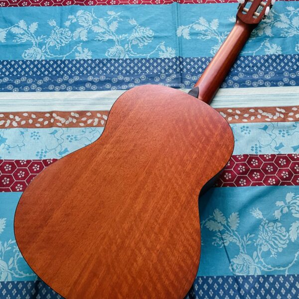 Guitare classique Yamaha CG122MC n°HJP061007, housse Gewa, méthode je deviens guitariste, livret d’accords. – Image 6