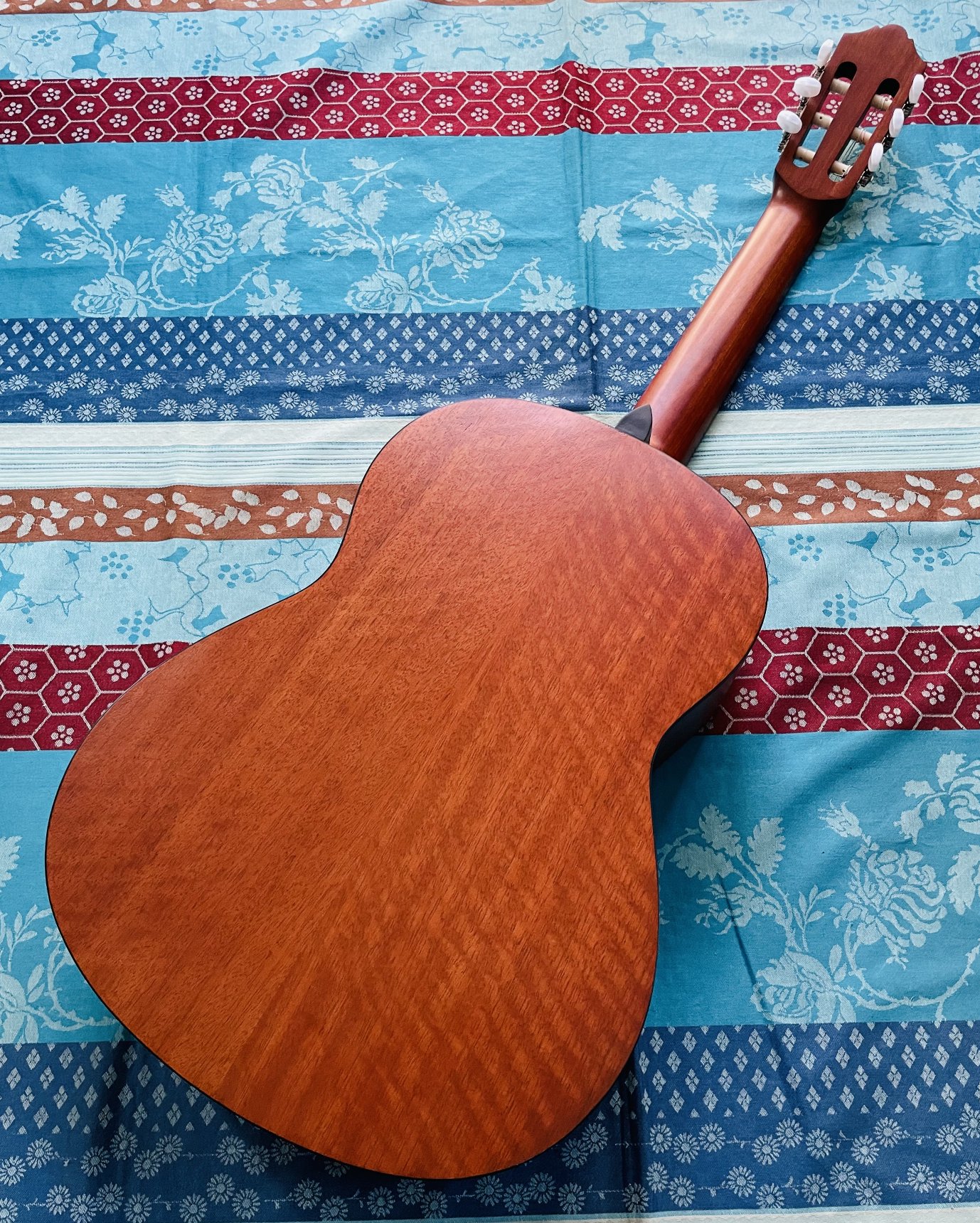 Guitare classique Yamaha CG122MC n°HJP061007, housse Gewa, méthode je deviens guitariste, livret d’accords. – Image 6