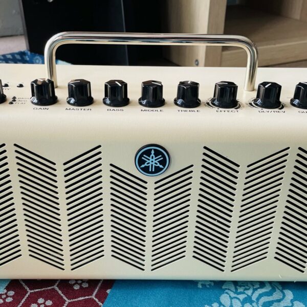 Alternative view of Ampli guitare Yamaha THR10 n°T714195Y0, alim et boite d’origine, 10W stéréo
