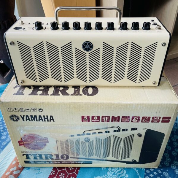 Ampli guitare Yamaha THR10 n°T714195Y0, alim et boite d’origine, 10W stéréo