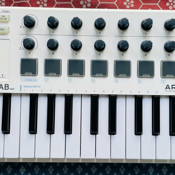Alternative view of Clavier maitre Arturia Minilab MKII n°7015400899715582, boite d’origine, usb