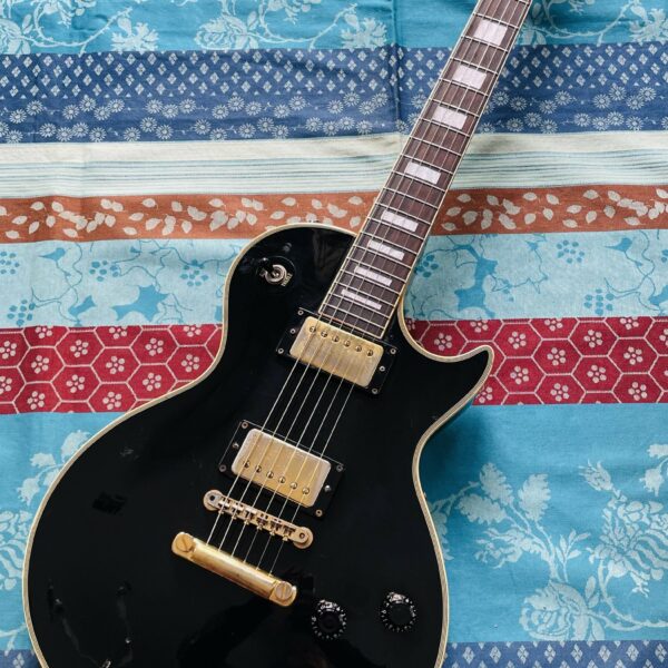 Guitare électrique Burny Les Paul Custom Japan (années 1980, Japan), étui Gator, révision luthier THEBE (facture 10.10.26)