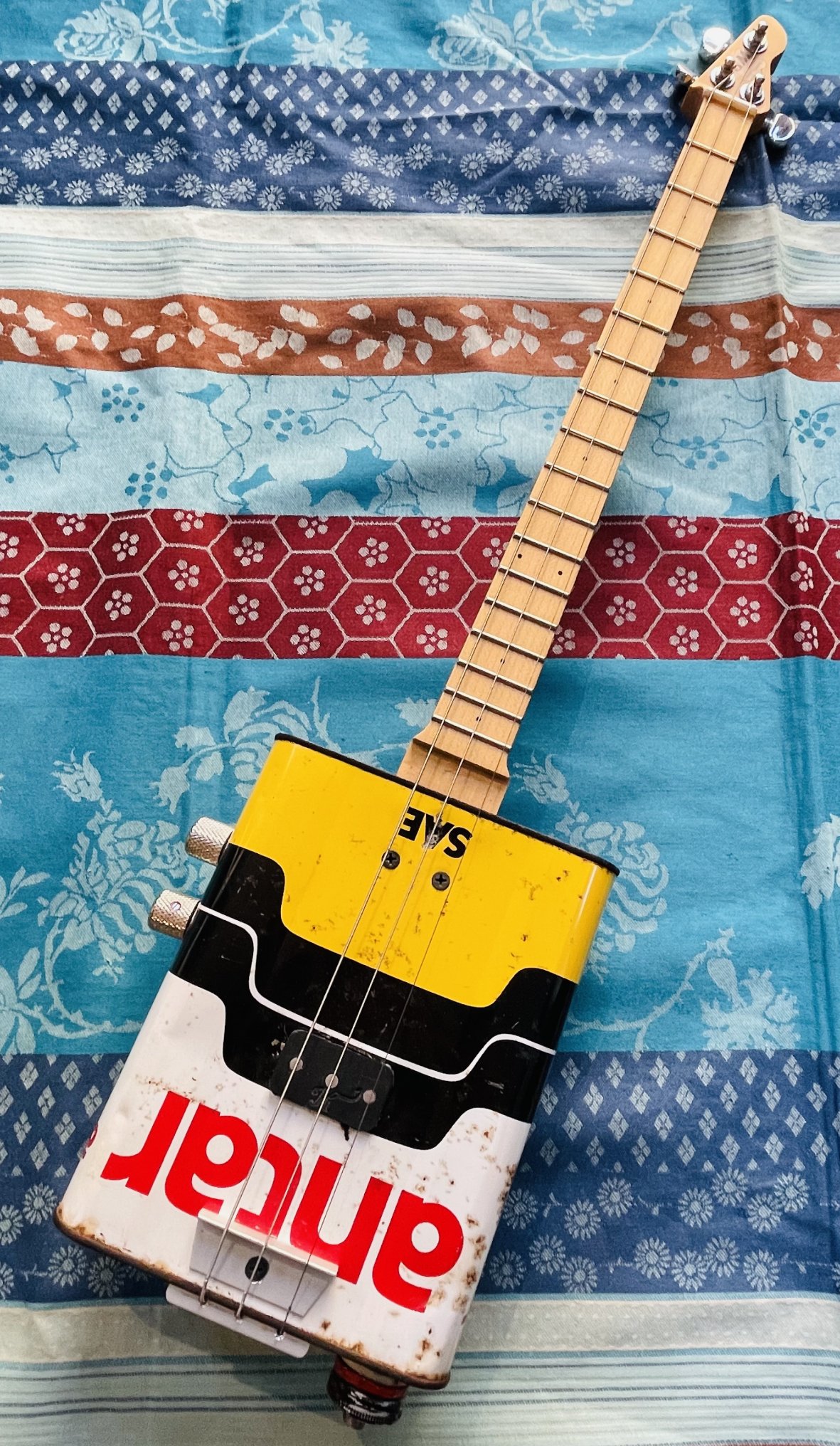 Guitare 3 cordes Cigar Box GM (luthier Guillaume Massy, Bélves Dordogne, France)