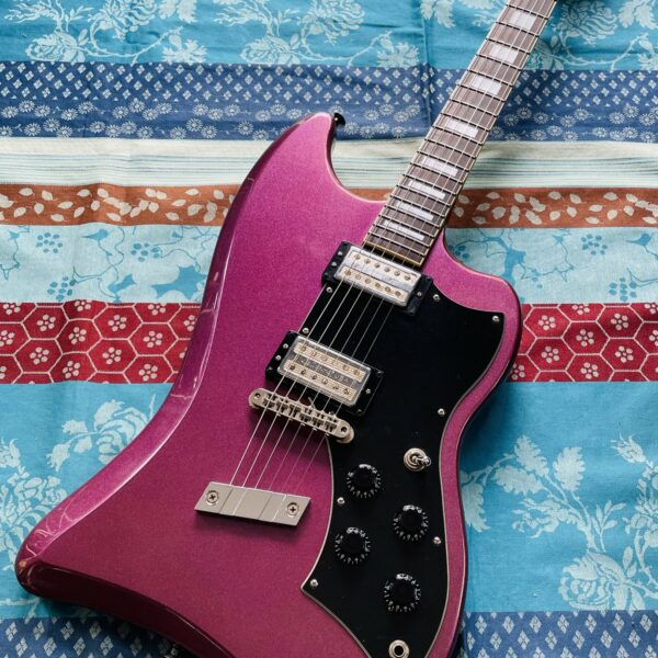 Guitare électrique DeArmond Jetstar by Guild n°8053497 (Korea, Guild guitars), housse TKL, révision luthier THEBE (facture 10.10.26)