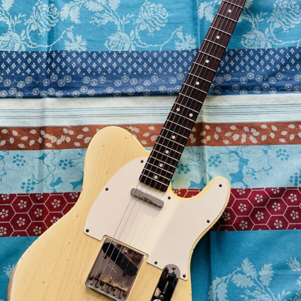 Guitare électrique Fender 60 Telecaster Relic natural blonde Custom Shop n°CZ554747 (2021, USA), certificats et étui Fender Custom Shop, capot et sangle d’origine