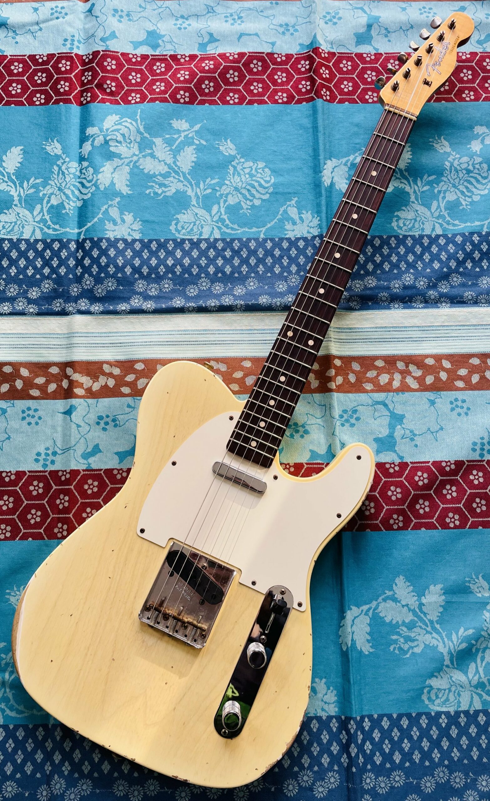 Guitare électrique Fender 60 Telecaster Relic natural blonde Custom Shop n°CZ554747 (2021, USA), certificats et étui Fender Custom Shop, capot et sangle d’origine