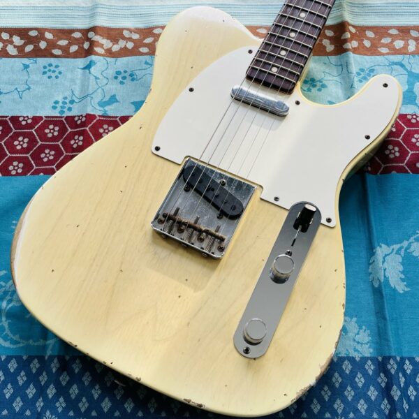 Alternative view of Guitare électrique Fender 60 Telecaster Relic natural blonde Custom Shop n°CZ554747 (2021, USA), certificats et étui Fender Custom Shop, capot et sangle d’origine