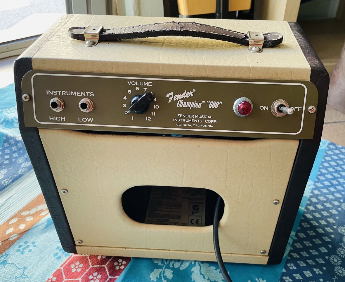 Ampli lampe Fender Champion 600 n°CAYHN07K288, 5W