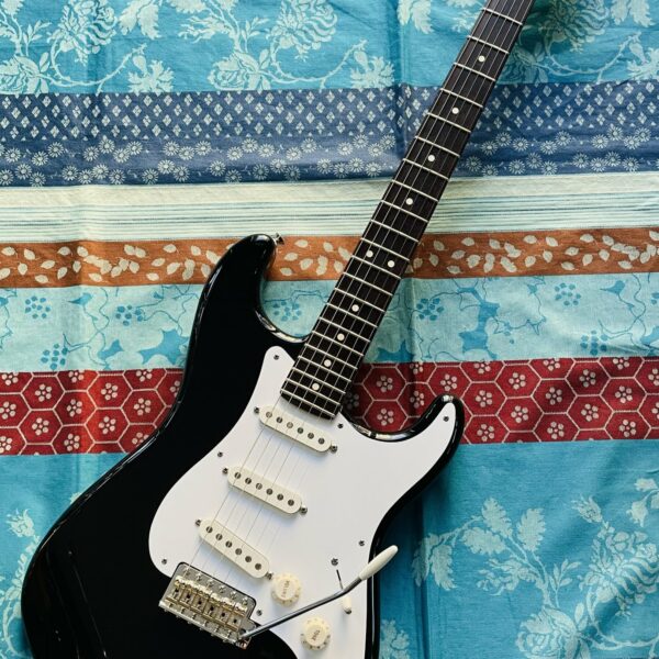 Guitare électrique corps mexicain avec manche USA Fender Stratocaster Vintera II 50’s black, upgrade Manche USA + Micros Lollar ST Special, housse Fender, cordes