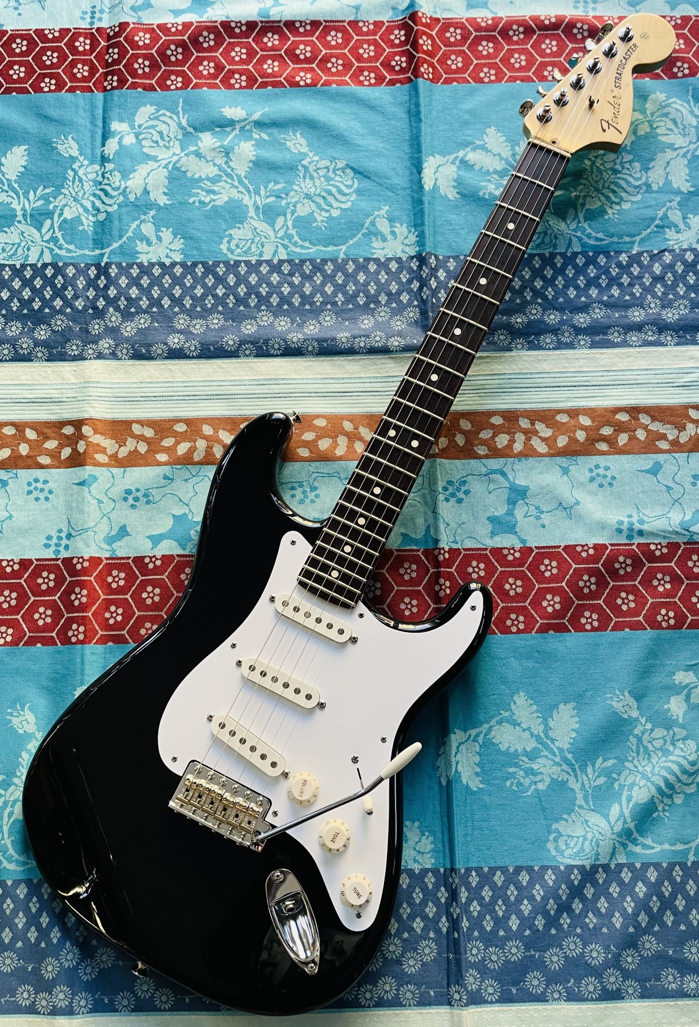 Guitare électrique corps mexicain avec manche USA Fender Stratocaster Vintera II 50’s black, upgrade Manche USA + Micros Lollar ST Special, housse Fender, cordes