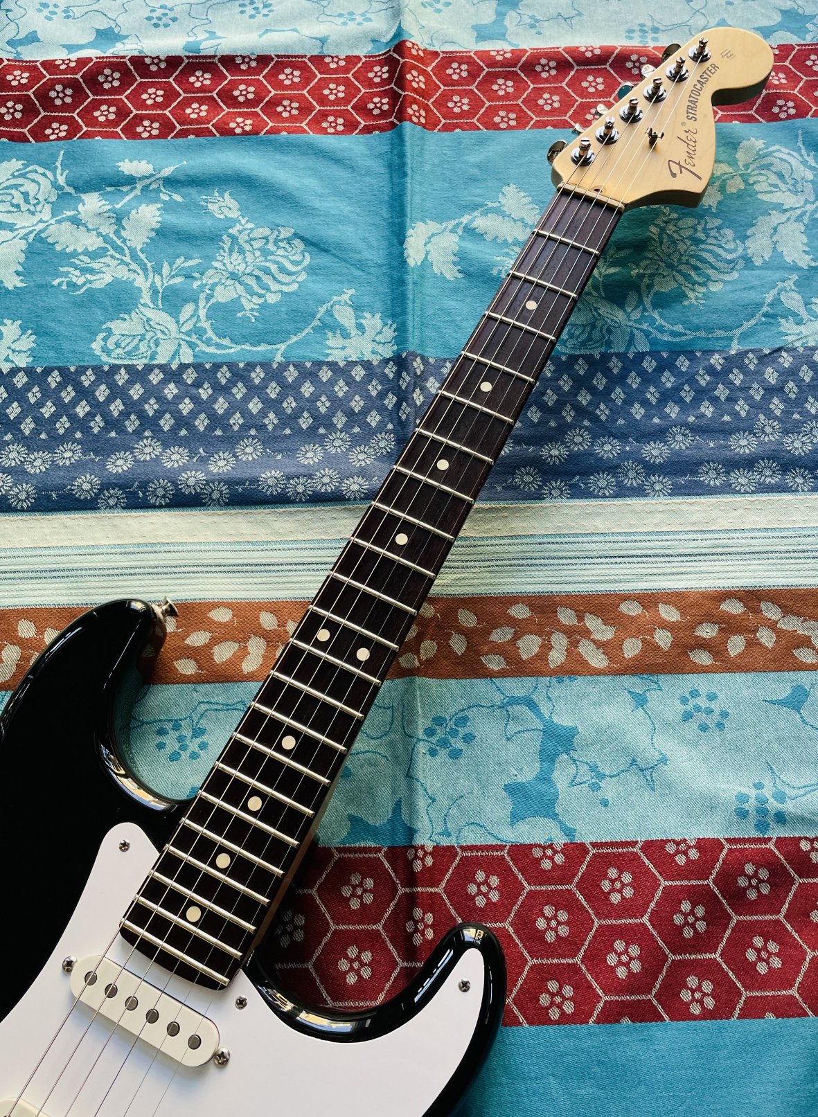 Guitare électrique corps mexicain avec manche USA Fender Stratocaster Vintera II 50’s black, upgrade Manche USA + Micros Lollar ST Special, housse Fender, cordes – Image 3