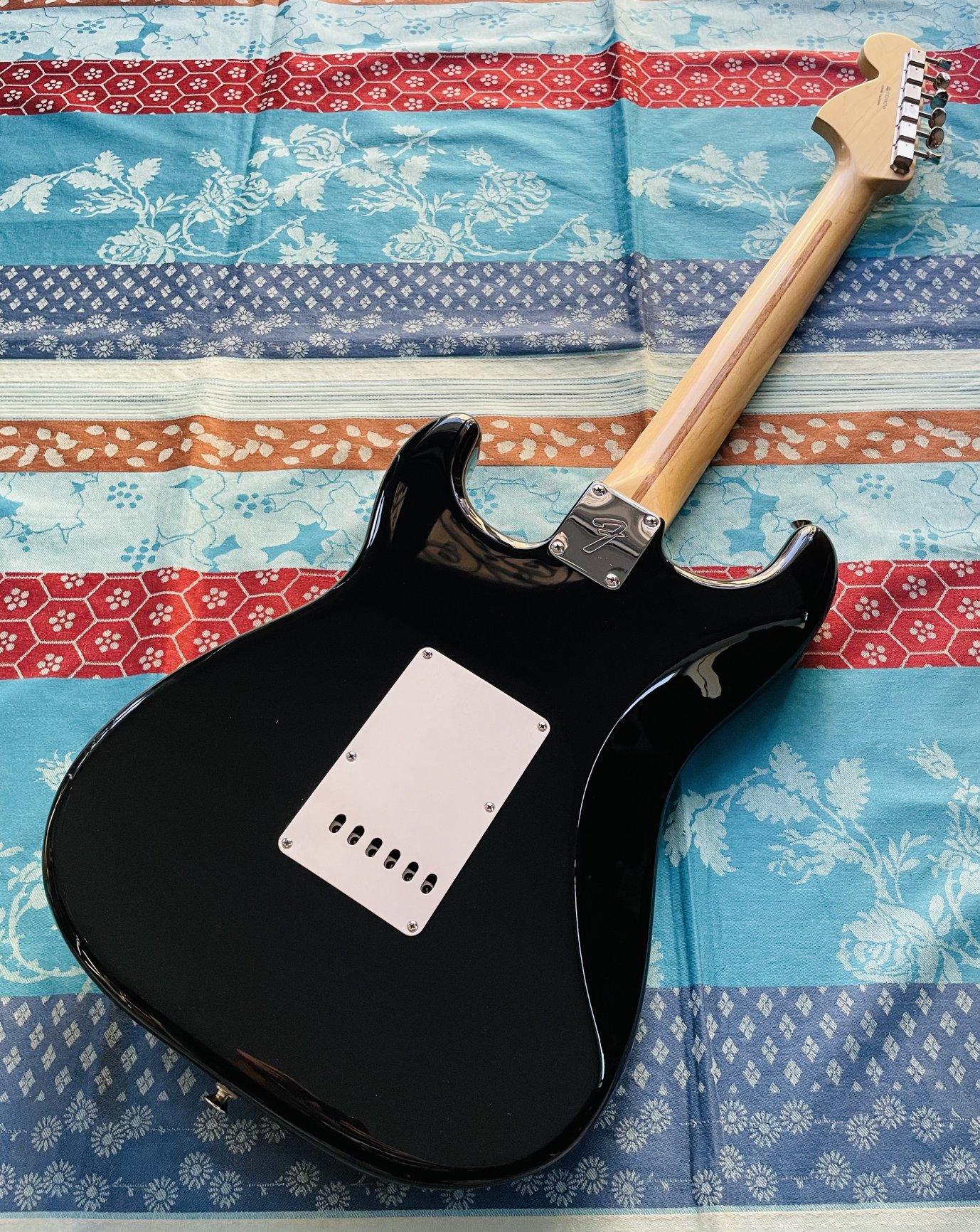 Guitare électrique corps mexicain avec manche USA Fender Stratocaster Vintera II 50’s black, upgrade Manche USA + Micros Lollar ST Special, housse Fender, cordes – Image 6