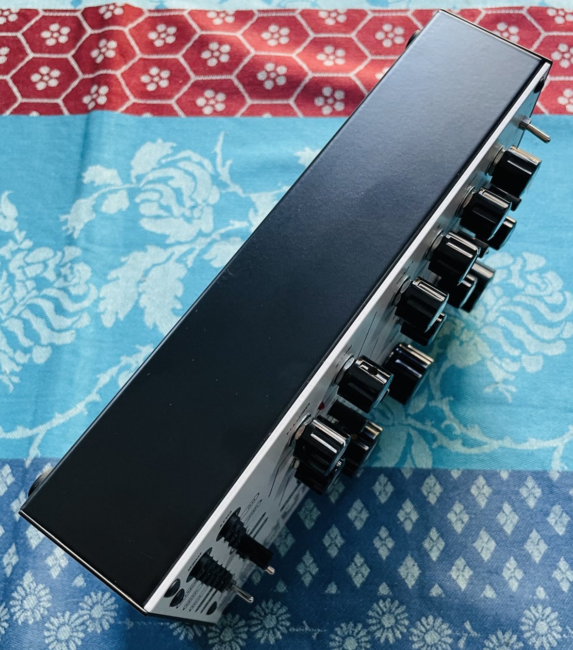 Synthé basse analogique semi-modulaire monophonique Hades Dreadbox n° HDR0940, boite d’origine, câbles midi modulaire – Image 5