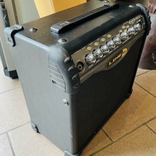 Alternative view of Ampli guitare Line 6 Spider II 15W n°S152P5543003966, alim