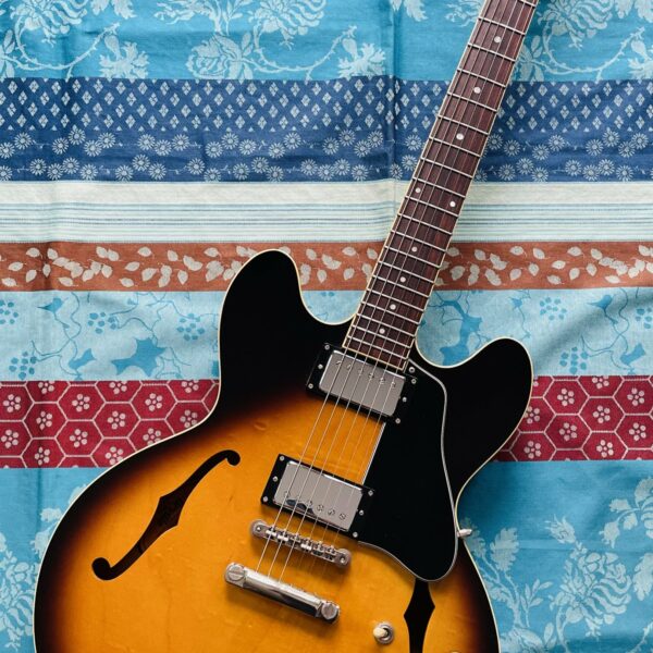 Guitare électrique Orville by Gibson ES-335 vintage sunburst n°J703026 (1996 Japan), étui, certificat Japan , révision luthier THEBE (facture 23.10.26)