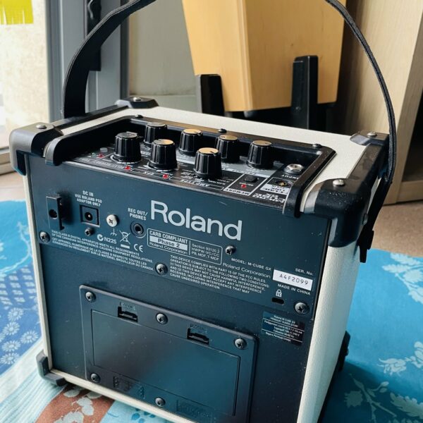 Ampli guitare Roland Micro Cube GX white n°A4F2099, alim Roland – Image 3