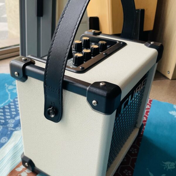 Ampli guitare Roland Micro Cube GX white n°A4F2099, alim Roland – Image 5