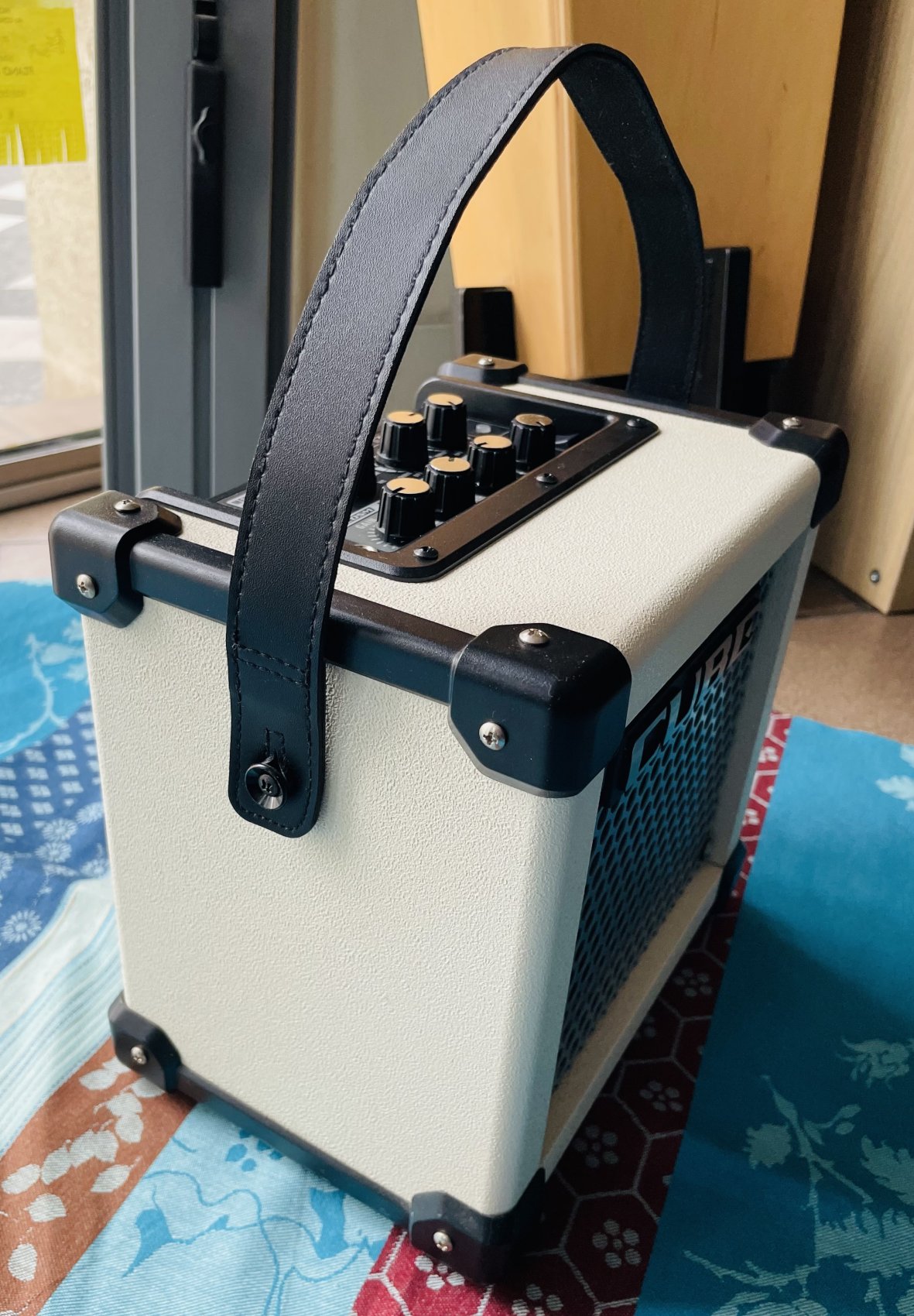 Ampli guitare Roland Micro Cube GX white n°A4F2099, alim Roland – Image 5