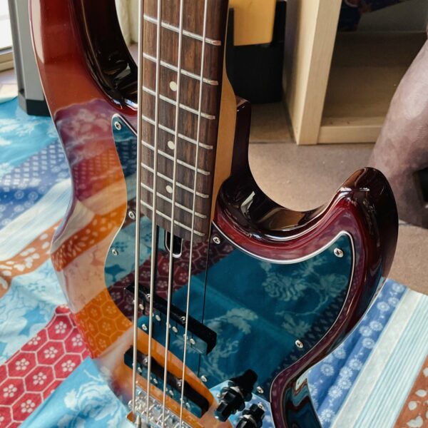 Basse électrique active Sire Marcus Miller V3 TS 2GEN tobacco sunburst n°2N18513794 (Indonésie) – Image 11