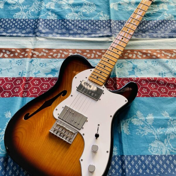 Guitare électrique Squier Classic Vibe 70 Telecaster Thinline sunburst n°ICS16156563 (Indonésie)