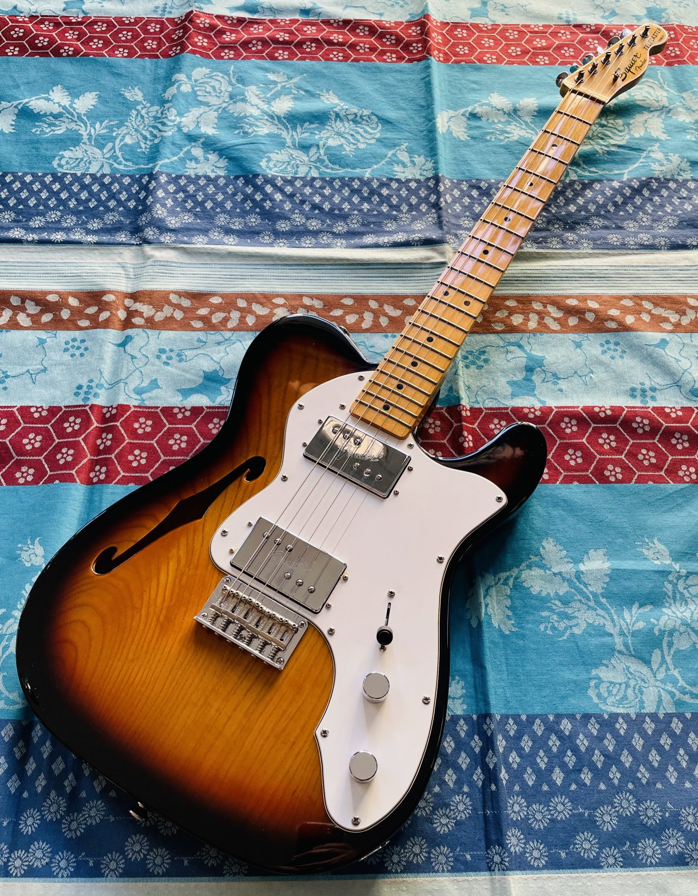 Guitare électrique Squier Classic Vibe 70 Telecaster Thinline sunburst n°ICS16156563 (Indonésie)